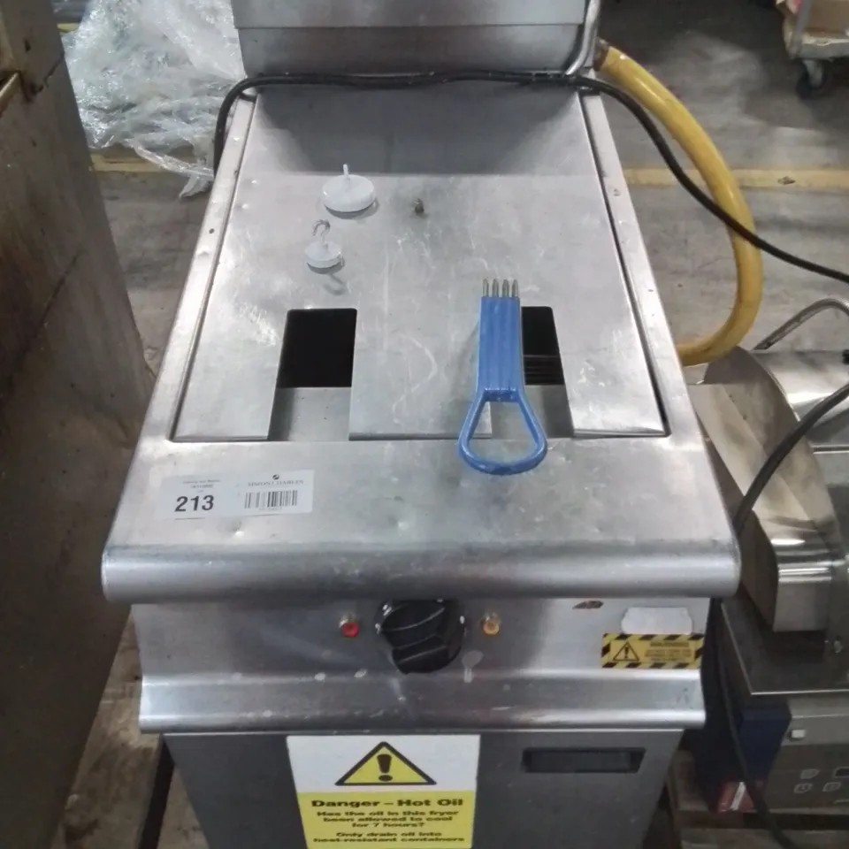 FALCON DOMINATOR FREE STANDING PROPANE GAS FILTRATION FRYER G3840F