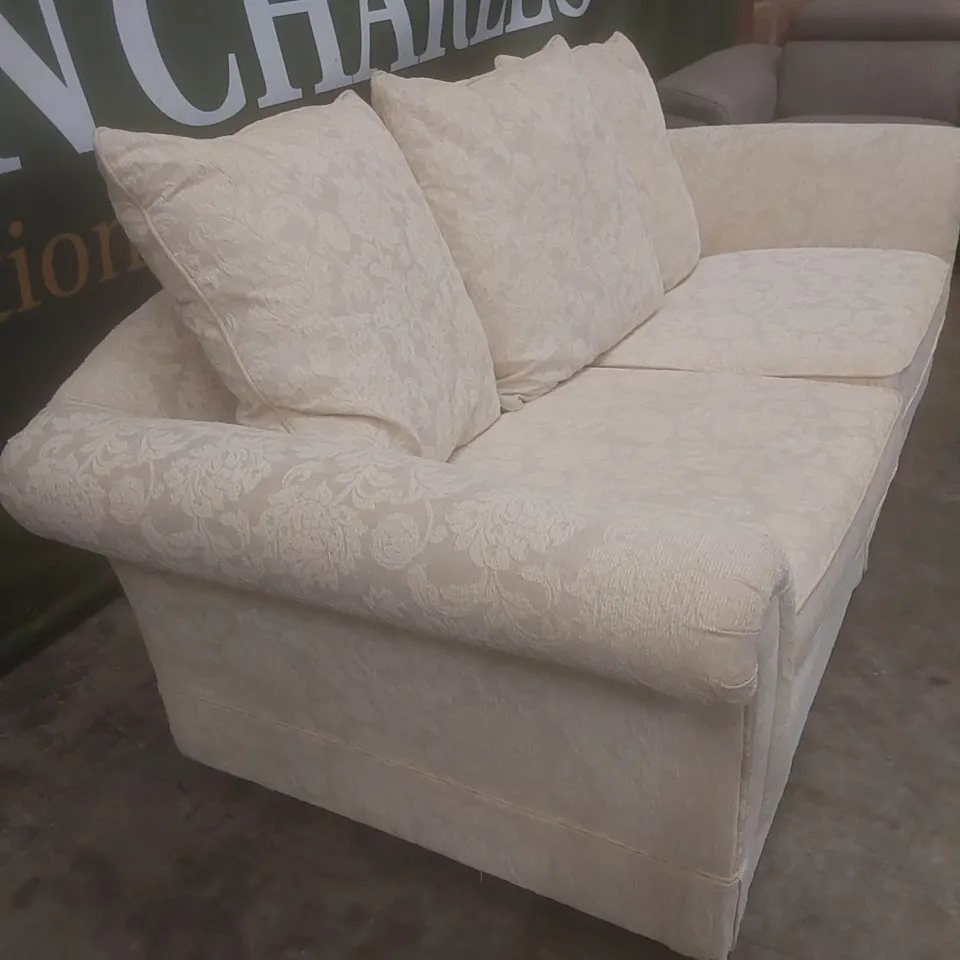 DESIGNER 3 SEATER FLORAL FABRIC UPHOLSTERED SOFA ON CASTORS