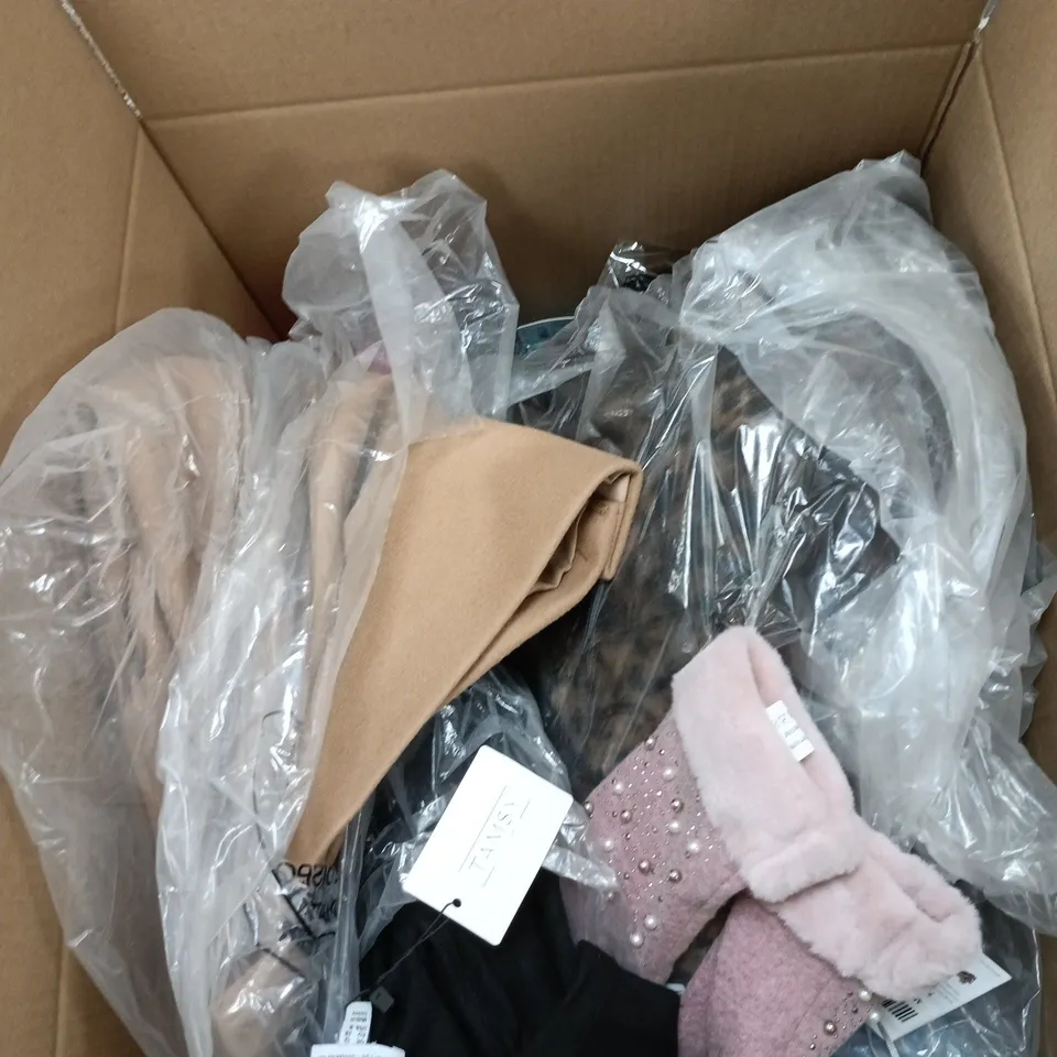 BOX OF APPROXIMATELY 20 ASSORTED ITEMS TO INCLUDE BROWN LEATHER BAG, TAMSY CLOTHING ETC