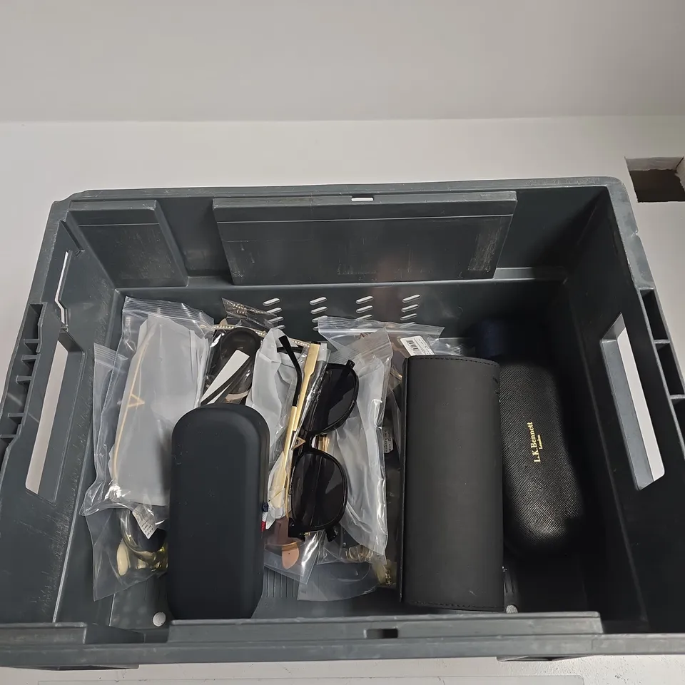 TOTE OF APPROXIMATELY 10 VARIOUS GLASSES AND GLASSES CASES IN VARIOUS COLOURS, STYLES AND SIZES