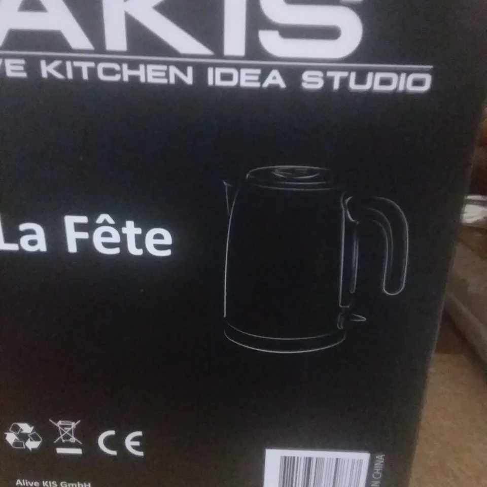 ELECTRIC KETTLE 