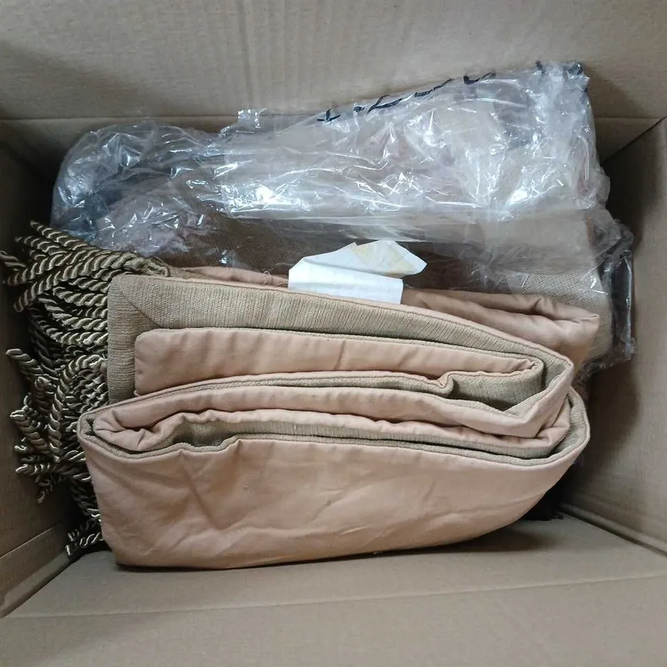 BOX OF APPROXIMATELY 15 ASSORTED HOME FABRIC ITEMS