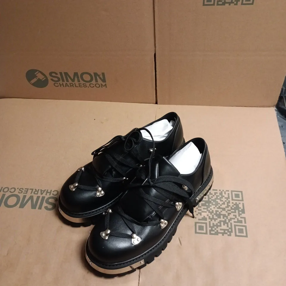 KOI HIDDEN IN SOLITUDE BLACK LEATHER BOOTS – UK 10