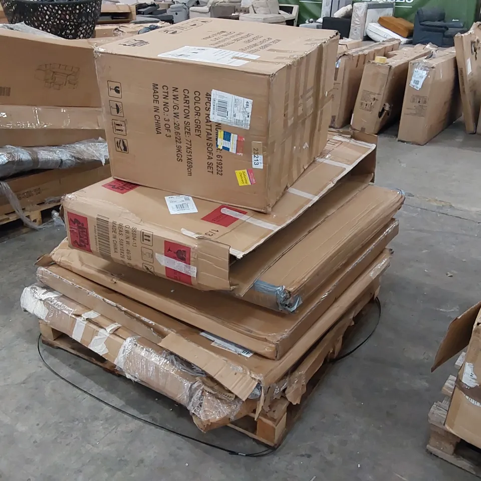 PALLET OF GARDEN FURNITURE PARTS