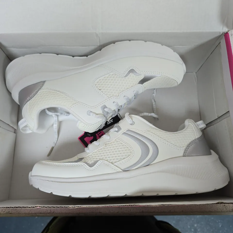 B MOVE B3475 WHITE SNEAKERS – UK SIZE 5