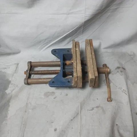 VINTAGE BENCH VISE WITH WOODEN JAWS – SMALL BLUE CLAMP