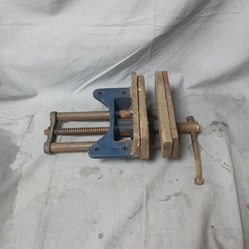 VINTAGE BENCH VISE WITH WOODEN JAWS – SMALL BLUE CLAMP
