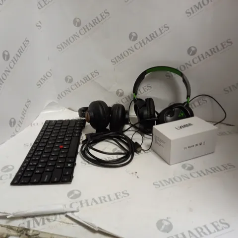BOX OF ASSORTED ELECTRICALS TO INCLUDE GAMING HEADSET, ALARM CLOCK, HDMI LEAD, KEY BOARDBUTTONS