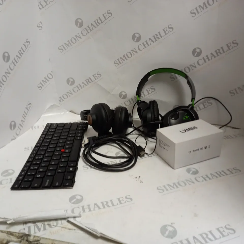 BOX OF ASSORTED ELECTRICALS TO INCLUDE GAMING HEADSET, ALARM CLOCK, HDMI LEAD, KEY BOARDBUTTONS