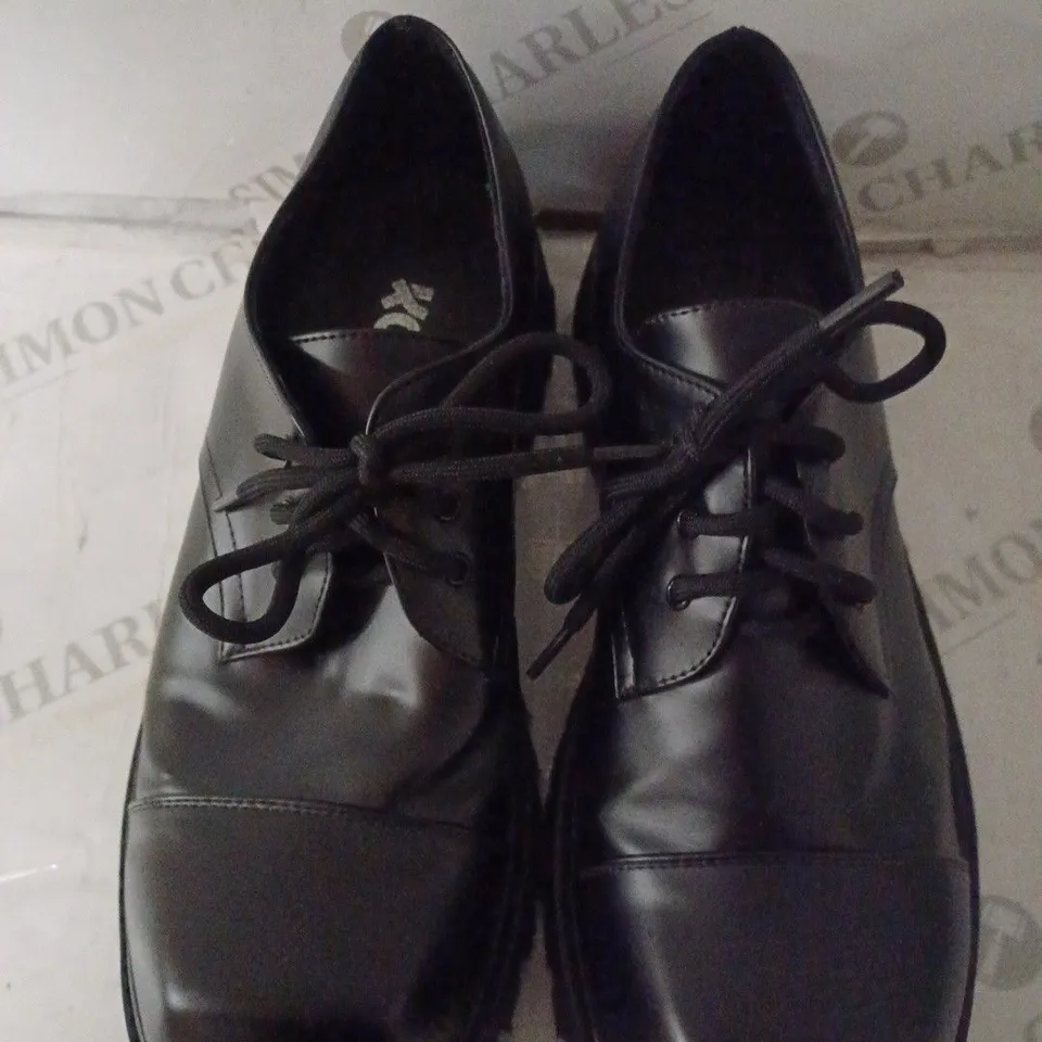 PAIR OF KOI THE CORRUPTER MEN'S SQUARE TOE SHOES SIZE 9