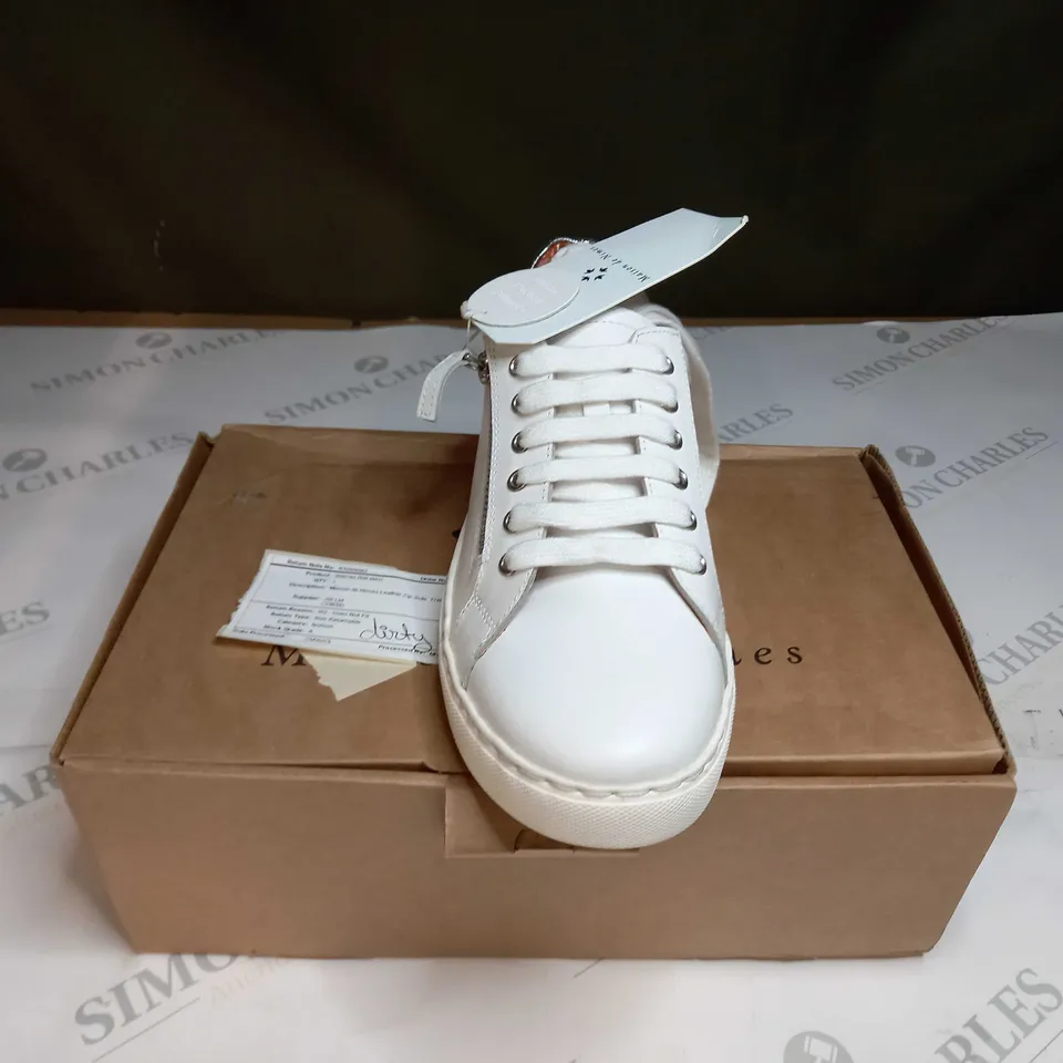 BOXED PAIR OF MAISON DE NIMES LEATHER ZIP SIDE TRAINERS IN WHITE - SIZE 6