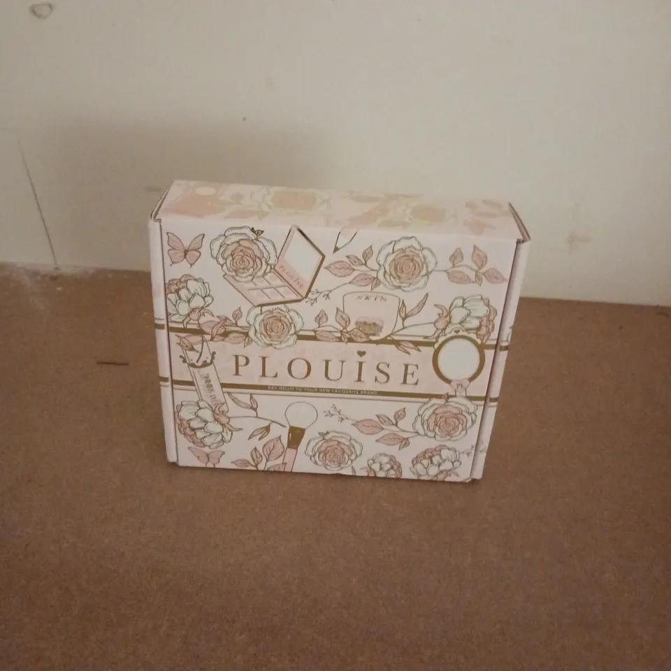 BOXED AND SEALED PLOUISE MINI BLIND BOX