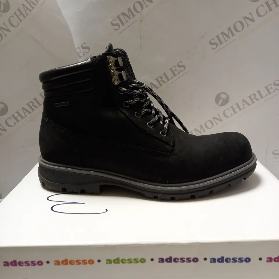 ADESSO BLACK WATERPROOF BOOTS - SIZE 8