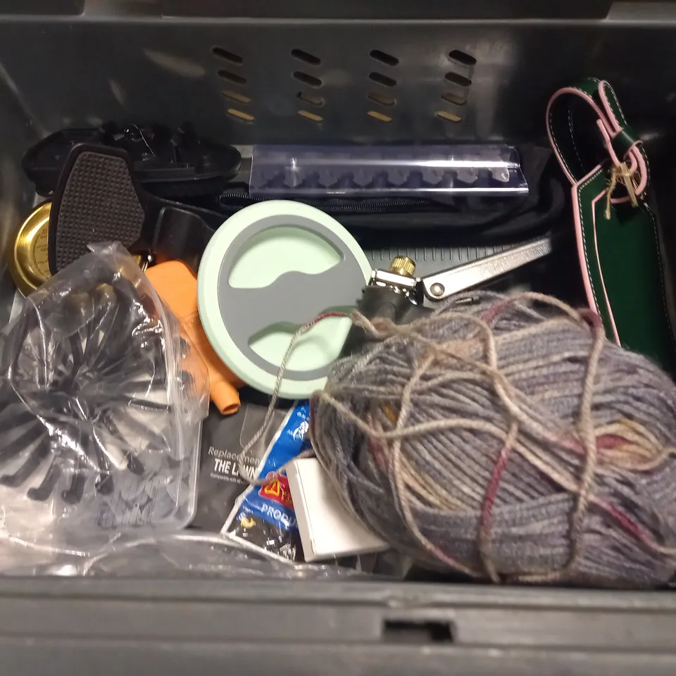 LOT OF ASSORTED HOUSEHOLD ITEMS TO INCLUDE MAGNETIC TAPE, STEEL WRITER PENS AND MOULD MAGIC