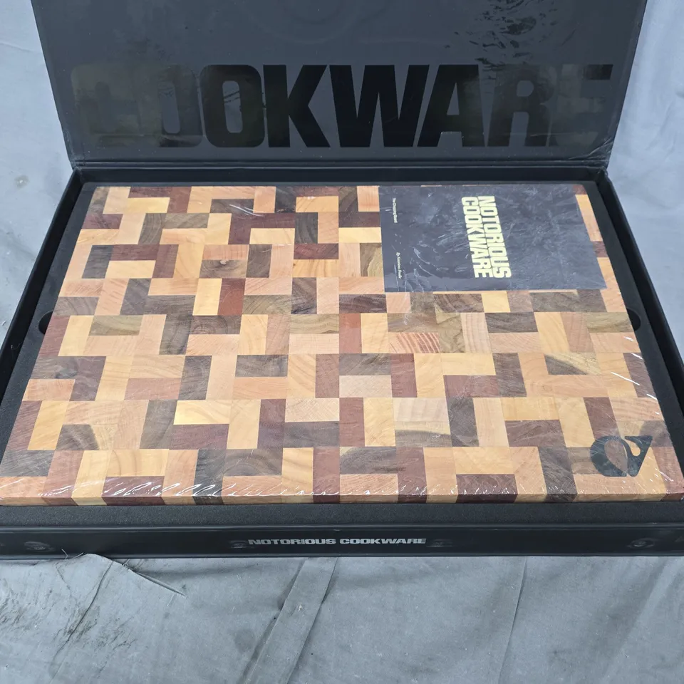 NOTORIOUS COOKWARE THE CHOPPING BOARD – BOXED