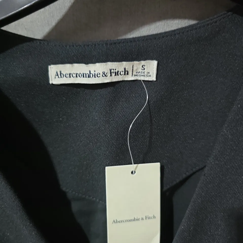 ABERCROMBIE & FITCH BLACK WAISTCOAT – SIZE S