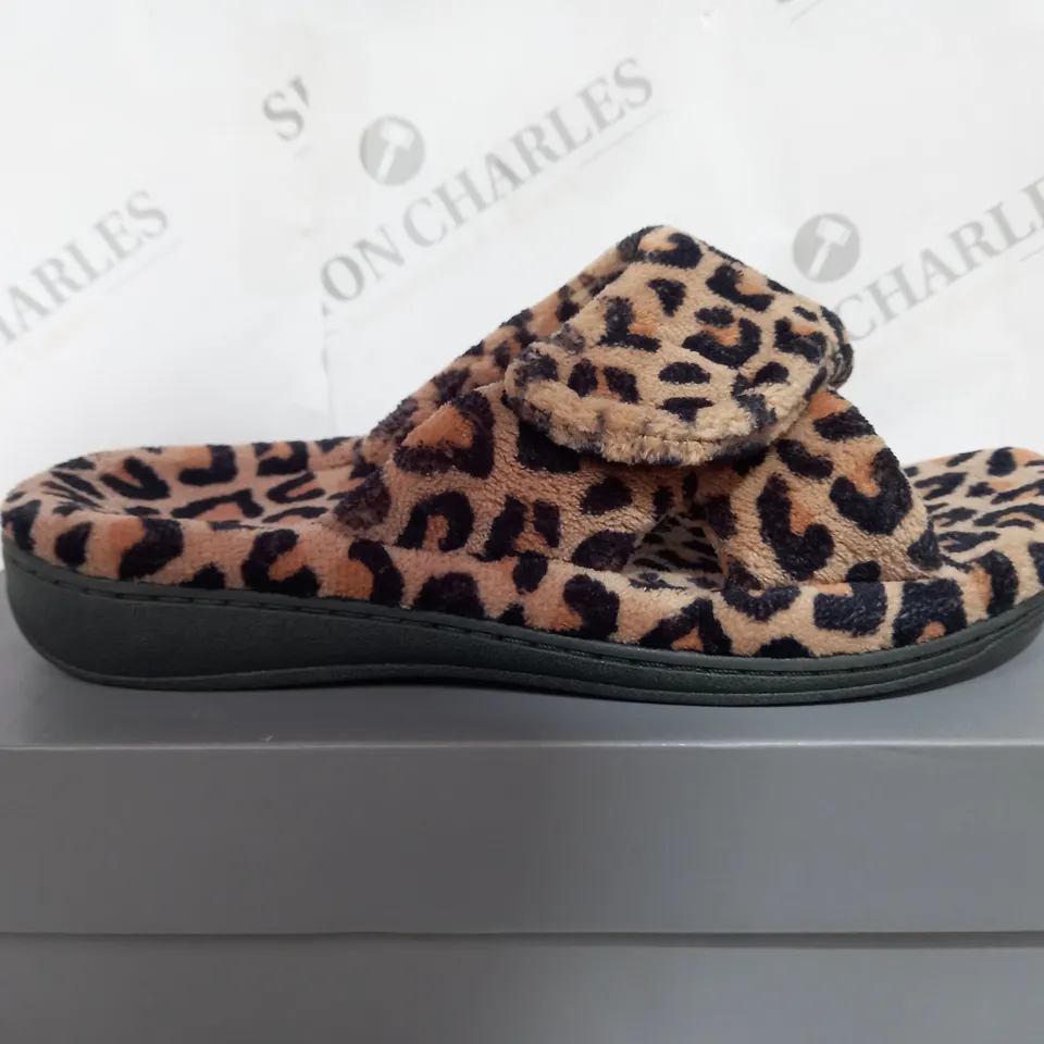 BOZED VIONIC SLIPPERS IN NATURAL LEOPARD PRINT DESIGN SIZE 7