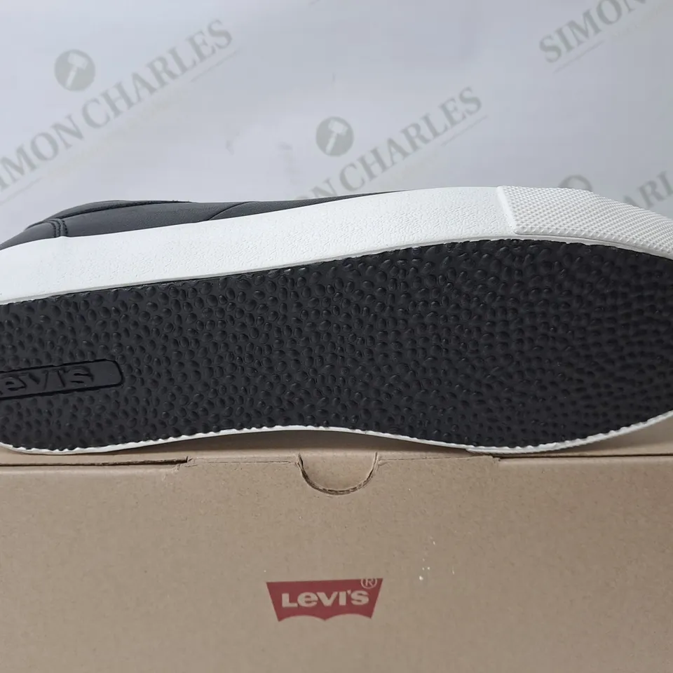 BOXED PAIR OF LEVI WOODWARD BLACK TRAINERS - SIZE 7.5