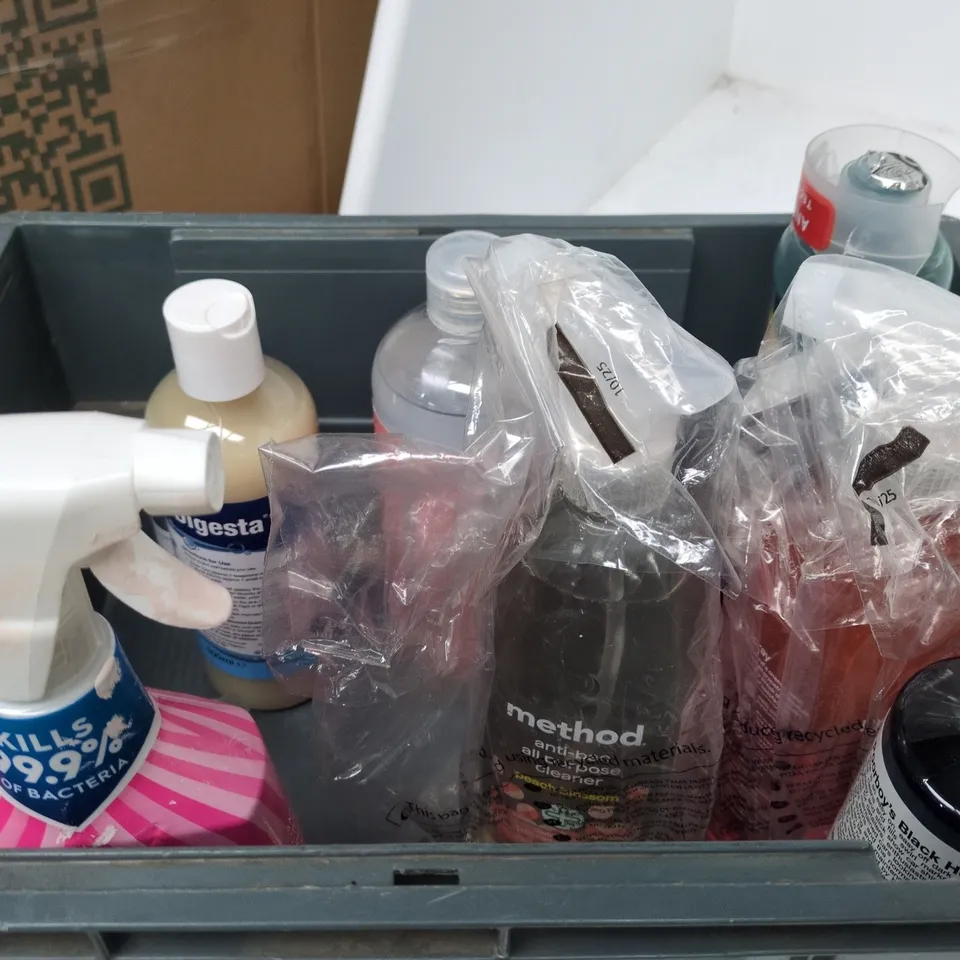 TOTE OF APPROXIMATELY 9 ASSORTED ITEMS TO INCLUDE ELBOW GREASE, WILTON LONDON LAUNDRY LIQUID, ROSE CLEAR 3 IN 1 ETC