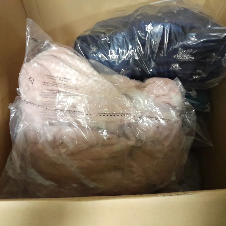 BOX OF APROX 7 OVERSIZED HOODY'S IN VARIES SIZES AND COLOURS 