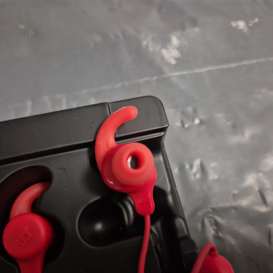 SKULL CANDY WIRELESS SPORTS EARPHONES - RED