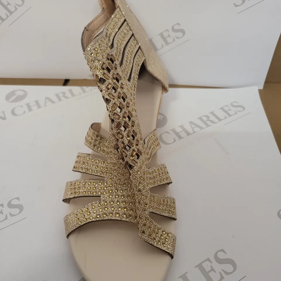 BAGGED BROWN/NATURAL JEWELLED FLAT SANDALS - SIZE 37