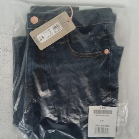 BAGGED RIVER ISLAND HIGH RISE FLARE DENIM JEANS IN DARK INDIGO SIZE 12L