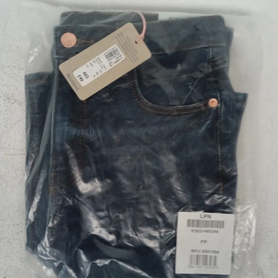 BAGGED RIVER ISLAND HIGH RISE FLARE DENIM JEANS IN DARK INDIGO SIZE 12L