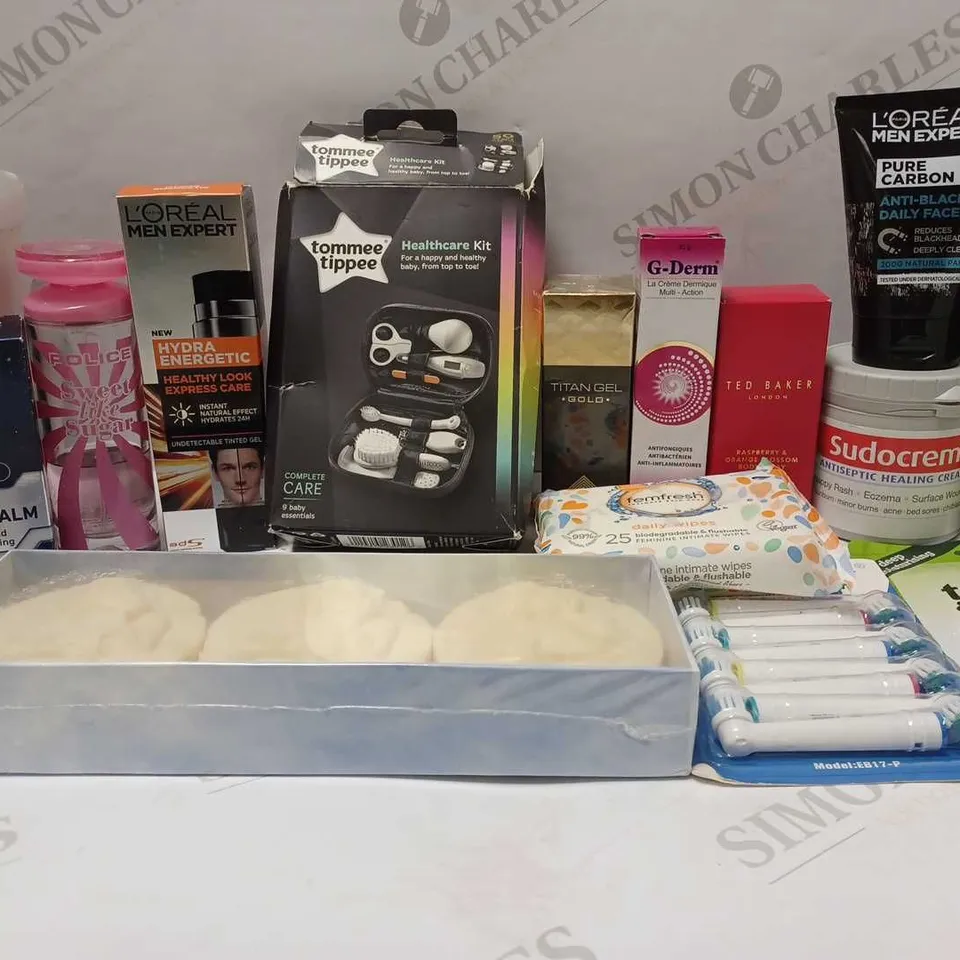 LOT OF APPROX 10 ASSORTED BEAUTY PRODUCTS TO INCLUDE TOMMEE TIPPEE HEALTHCARE KIT, TED BAKER BODY SPRAY, SUDOCREM HEALING CREAM, ETC 