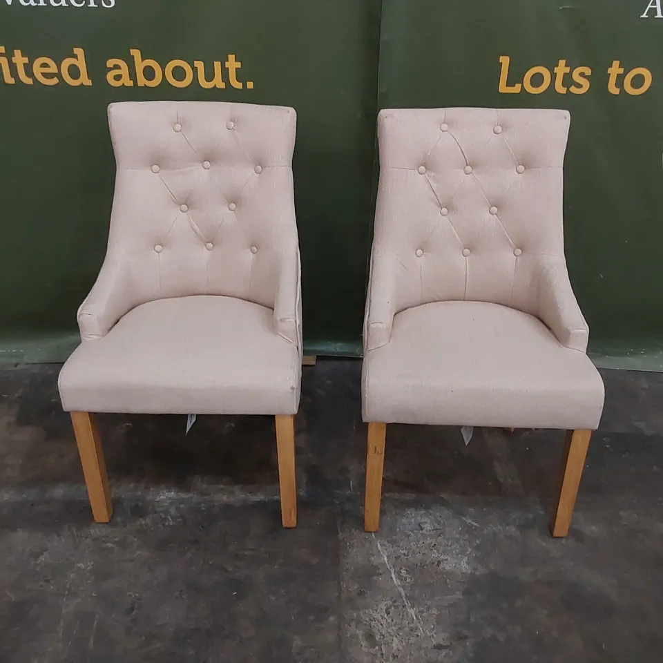 SET OF 2 DUKE OATMEAL FABRIC BUTTON BACK DINING CHAIRS WITH OAK LEGS 