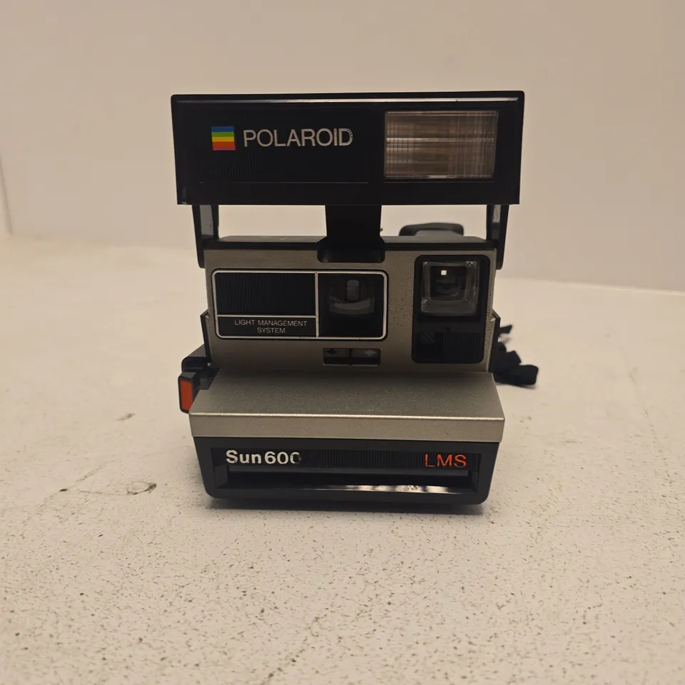 POLAROID SUN 600 LMS INSTANT CAMERA
