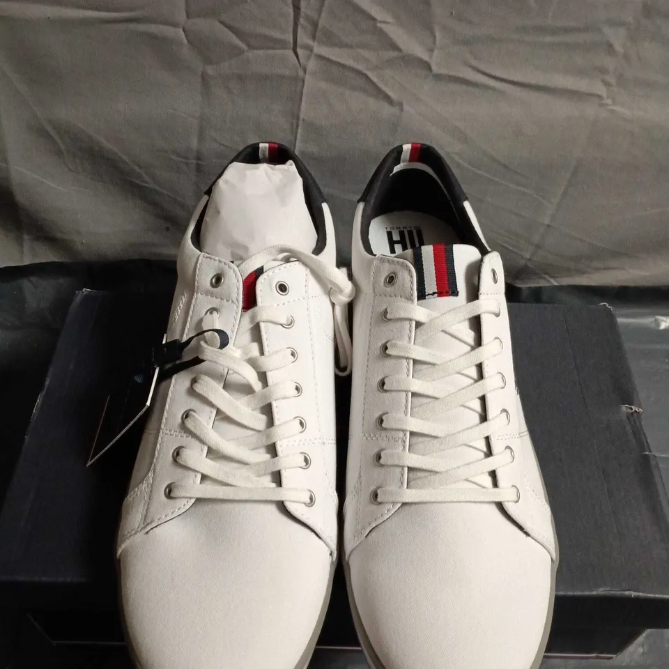 BOXED PAIR OF TOMMY HILFIGER WHITE LOW-TOP SNEAKERS - UK SIZE 11