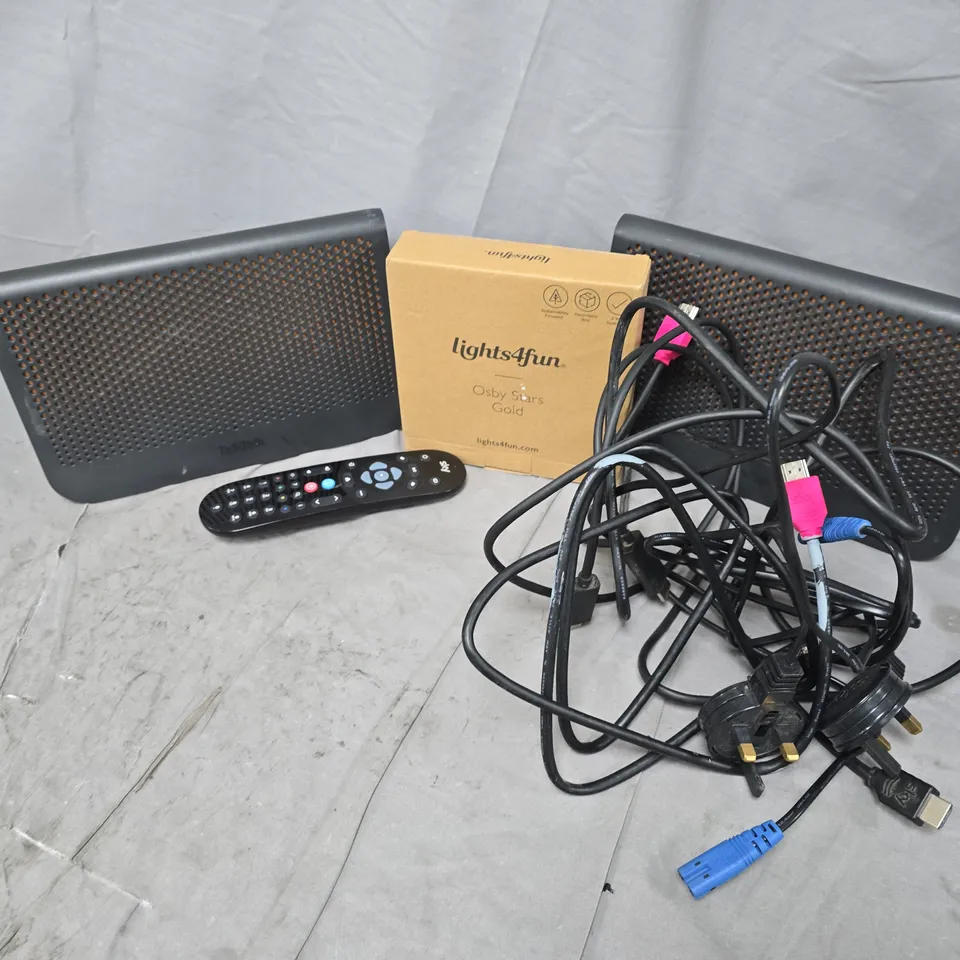 APPROXIMATELY 7 ASSORTED HOUSEHOLD ITEMS TO INCLUDE LIGHTS4FUN OSBY GOLD STARS, ROUTERS, CABLES, ETC