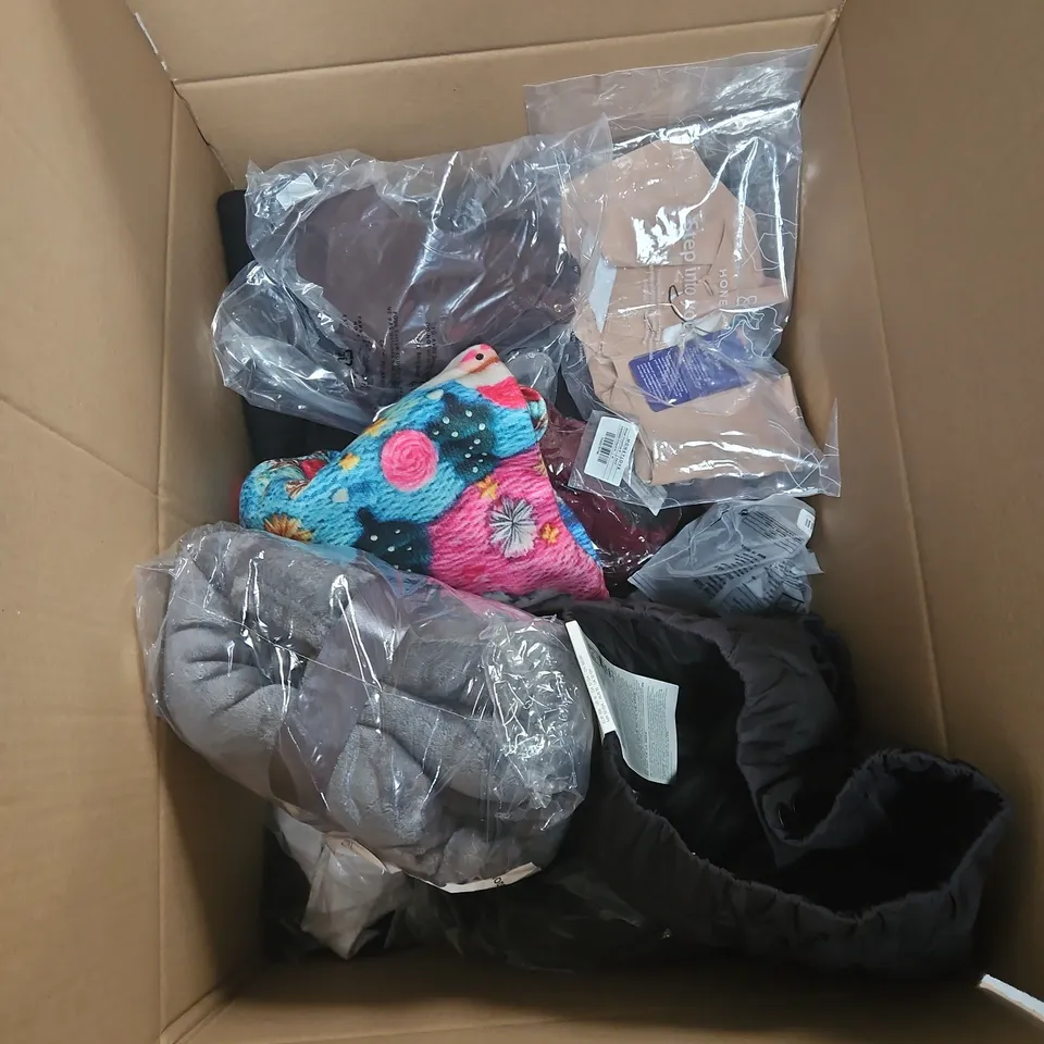 BOX OF APPROXIMATELY 25 ASSORTED CLOTHING ITEMS TO INCLUDE GLOVES, BLACK TROUSERS, PINK APRES SKIN T SHIRT, JEANS ETC