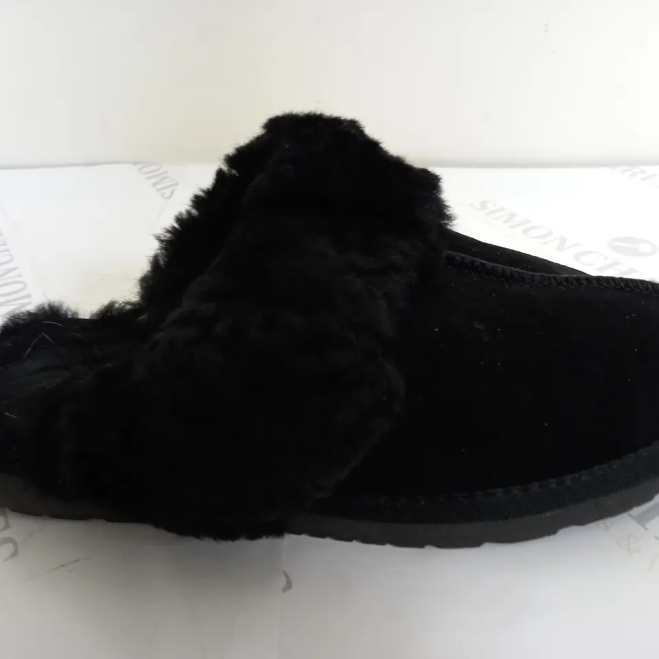 BONOVA SHEEPSKIN SLIPPERS SIZE 4