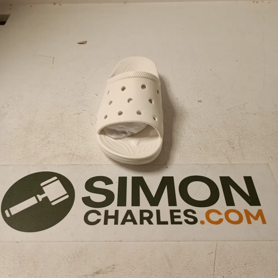 UNBOXED PAIR OF CROCS SATURDAY SLIDEW IN WHITE - W7
