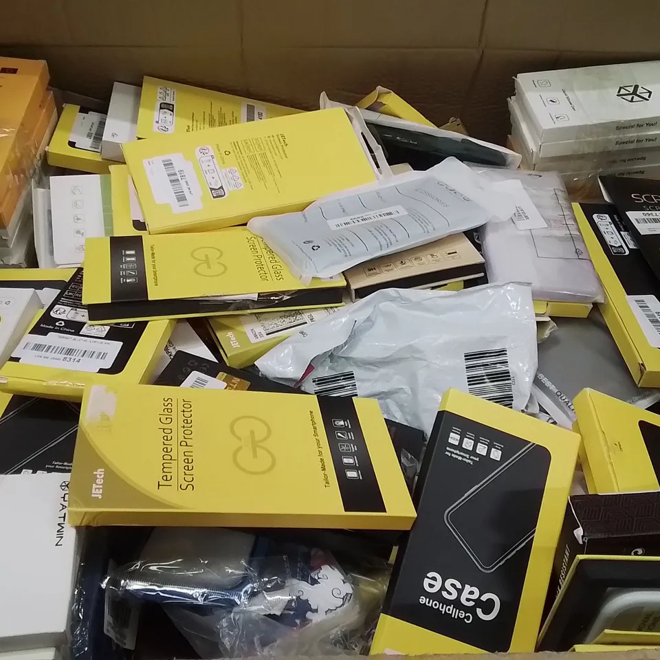 PALLET CONTAINING VERY LARGE AMOUNT OF BRAND NEW PHONE CASES [MODELS AND MAKES VARY]