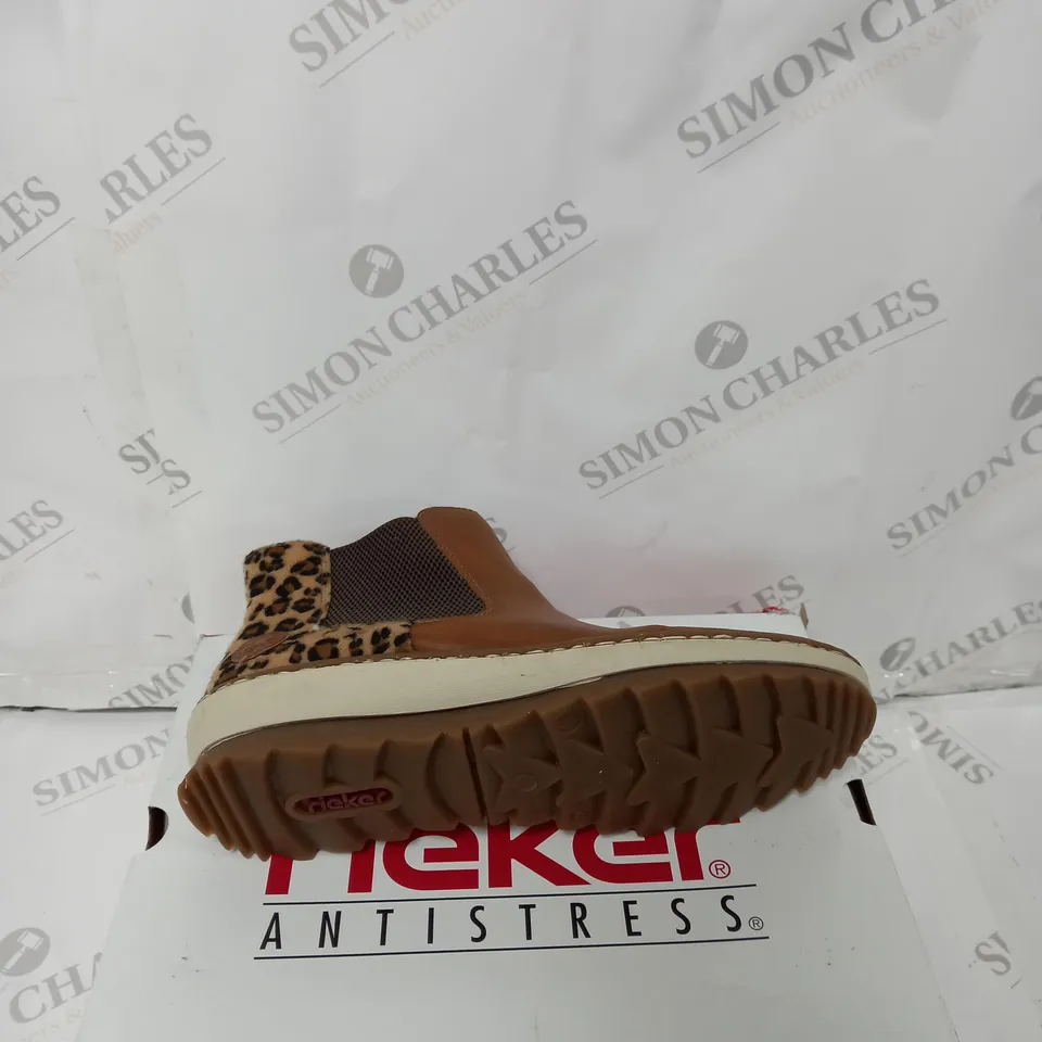 BOXED PAIR OF RIEKER CHELSEA BOOT SIZE 6.5