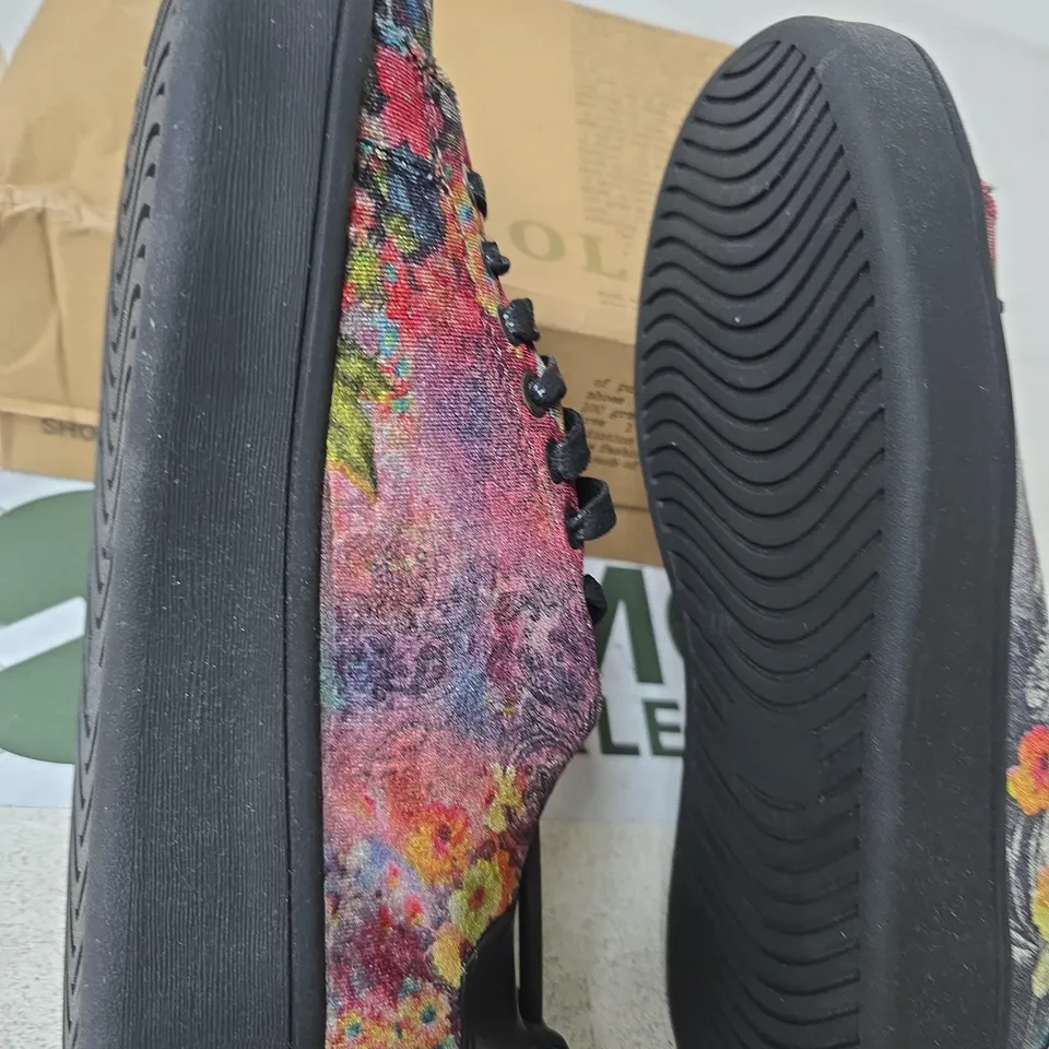 BOXED SHOE COLATE FLOWER TRAINERS, BLACK/MULTI - SIZE EUR 41