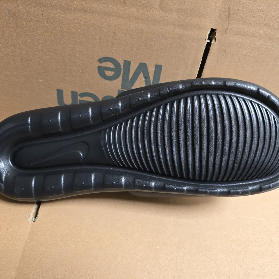 UNBOXED PAIR OF NIKE VICTORI ONE SLIDES IN BLACK - UK 10