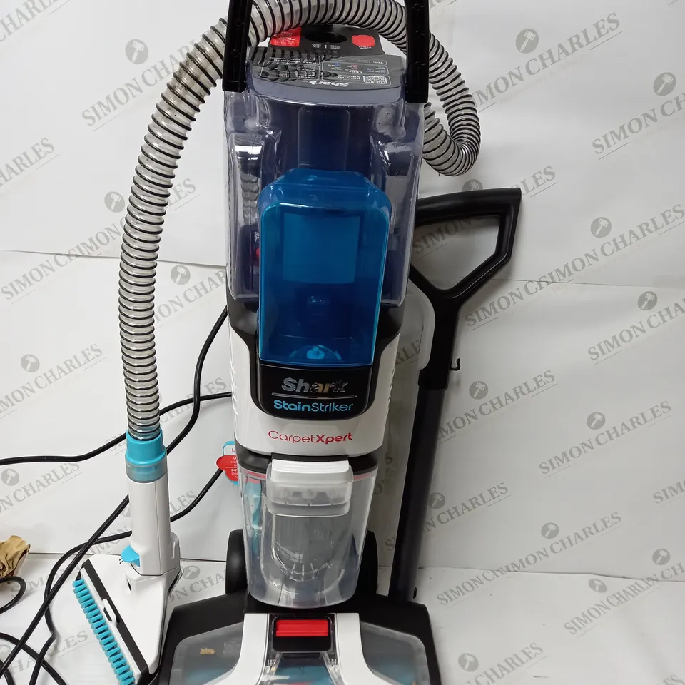 SHARK CARPET XPERT DEEP CARPET CLEANER & BUILT IN STAIN STRIKER EX200UK - COLLECTION ONLY