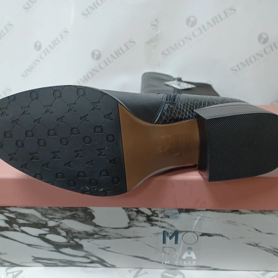 PAIR OF MODA IN PELLE TAMARRA KNEE BOOTS IN BLACK UK SIZE 5