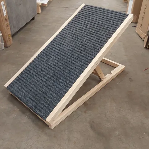 JOVITA RAMP WITH STEPS