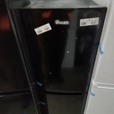 SWAN 50/50 FRIDGE FREEZER IN BLACK