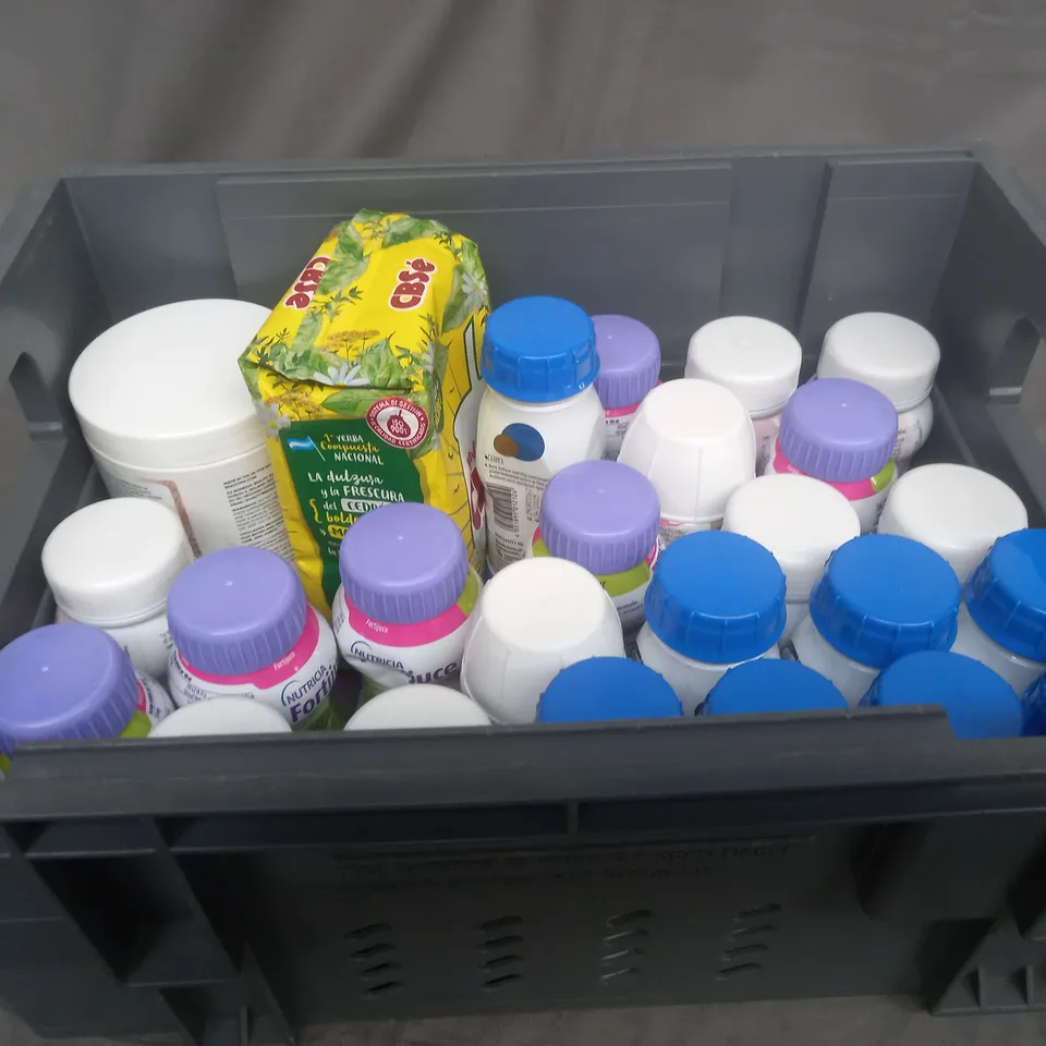APPROXIMATELY 25 ASSORTED FOOD AND BEVERAGE PRODUCTS TO INCLUDE: BEAUTY PIE CHOLLAGEN POWDER, NUTRICIA SUPPLEMENT DRINK, ABBOT VITAL SUPPLEMENT DRINK