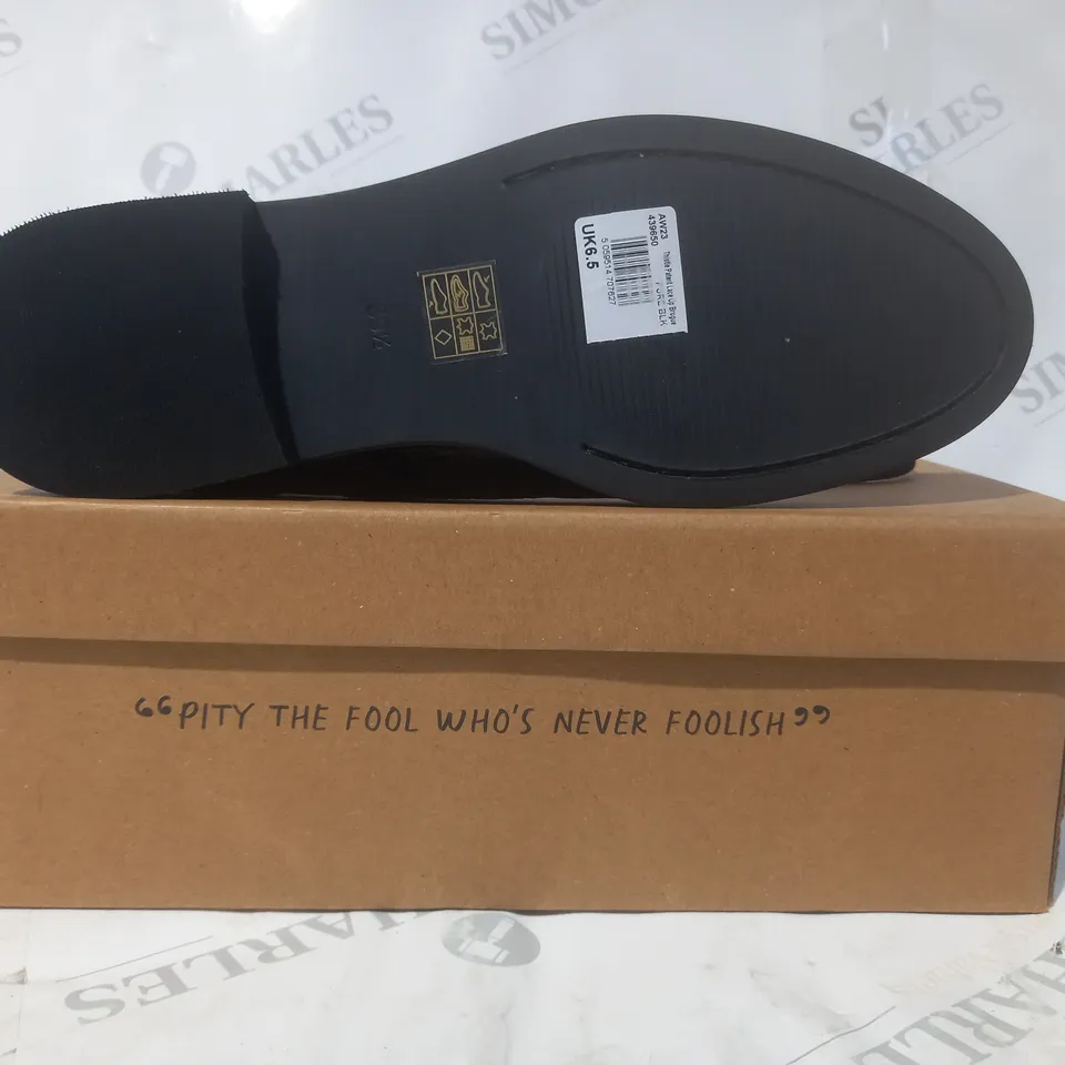 BOXED PAIR OF WHITE STUFF THISTLE PATENT LACE UP SHOES IN BLACK UK SIZE 6.5