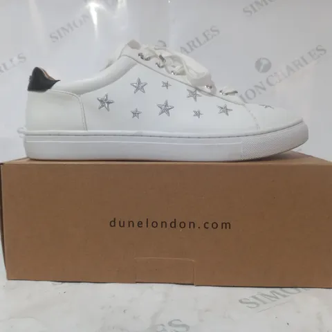 BOXED PAIR OF DUNE LONDON 081 ECLIPTI STAR EMBROIDERED SHOES IN WHITE SIZE 7