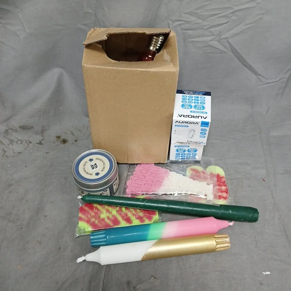 APPROXIMATELY 12 ASSORTED HOUSEHOLD ITEMS TO INCLUDE WAX MELTS, CANDLES, BULBS, ETC