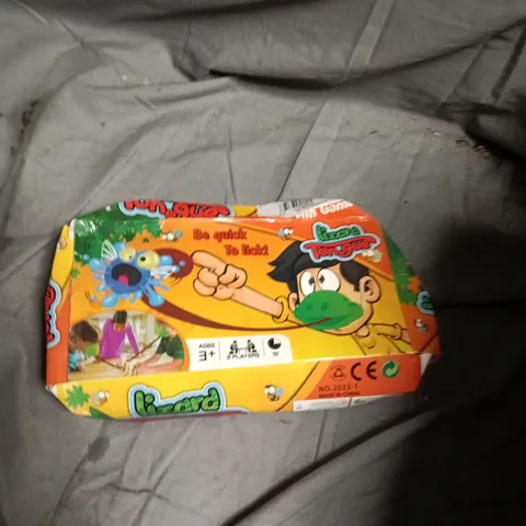 BOX OF APPROXIMATELY 15 ASSORTED TOYS AND FANCY DRESS ITEMS INCLUDING NURSERY RHYMES SOFT TOYS , NUBY ICYBITE KEYS AND LIZARD TONGUE GAME 