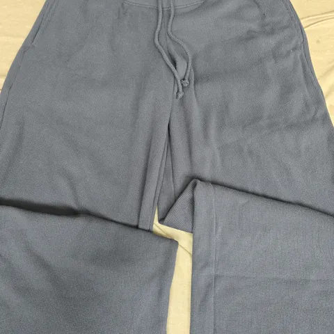 GILLY HICKS NAVY RELAXED SWEAT PANTS - SMALL